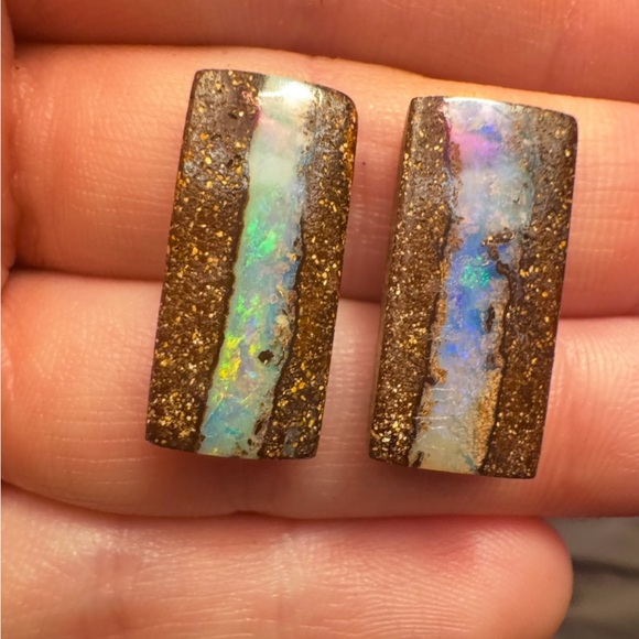 Estate Jewelry - 21.00 ctw genuine seto of boulder opals loose. Flashy